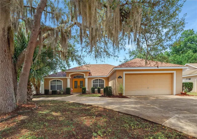 Photo 3 of Single family home for sale at 34224 Shadewood Cir, Leesburg, FL 34788 | MLS# V4949786 | Listing updated on 2026-08-18