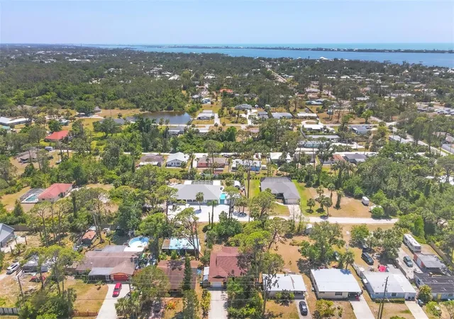4th image of 521 Artists Ave, Englewood, FL 34223 | MLS# D6147866