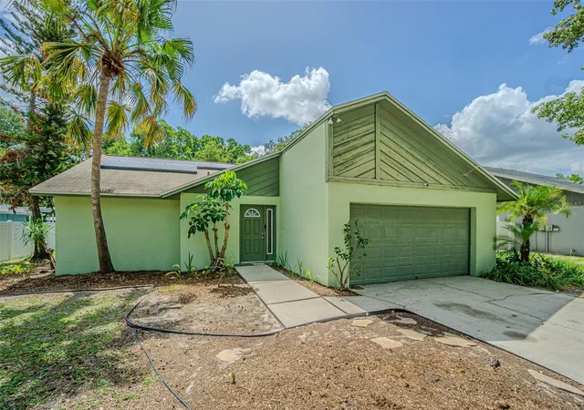 Homes for sale in Lutz, FL | 18425 Swan Lake Dr, Lutz, FL 33549 | MLS# TB8521778