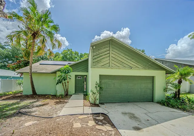 Homes for sale in Lutz, FL | 18425 Swan Lake Dr, Lutz, FL 33549 | MLS# TB8521778