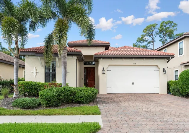 Photo 2 of Single family home for sale at 1015 Bluffwood Dr, Nokomis, FL 34275 | MLS# A4697754 | Listing updated on 2026-08-21