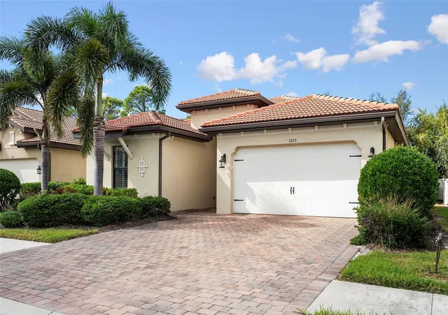 Photo 3 of Single family home for sale at 1015 Bluffwood Dr, Nokomis, FL 34275 | MLS# A4697754 | Listing updated on 2026-08-21