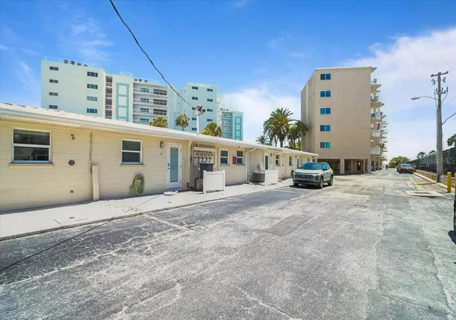 Photo 4 of House for sale at 5830 Midnight Pass Rd #3, Sarasota, FL 34242 | MLS# A4697756 | Listing updated on 2026-06-23