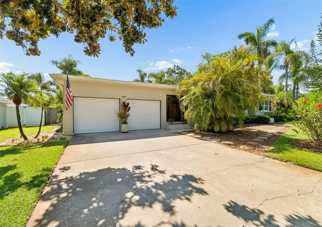 Photo 4 of Single family home for sale at 1743 Eagles Nest Dr, Belleair, FL 33756 | MLS# TB8521815 | Listing updated on 2026-10-07