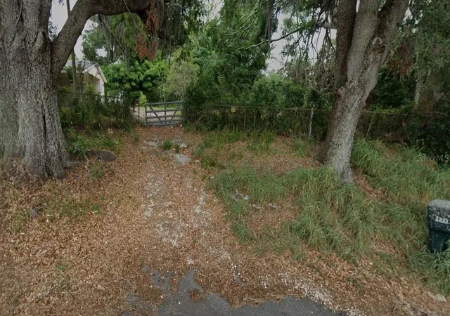 Photo 3 of Sale Pending at 9501 Williams Rd, Seffner, FL 33584 | MLS# TB8521821 | Listing updated on 2026-10-09