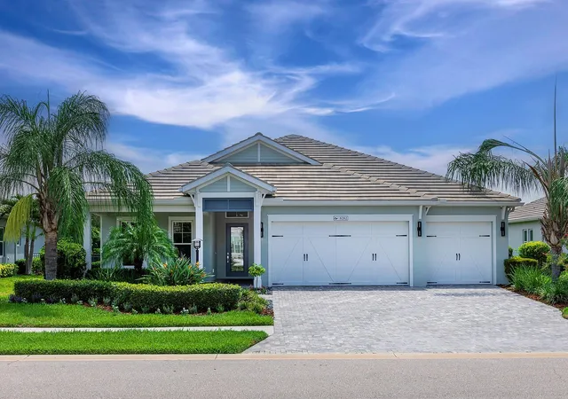 Photo 1 of Single family home for sale at 8282 Grande Shrs Dr, Sarasota, FL 34240 | MLS# A4697772 | Listing updated on 2026-08-01