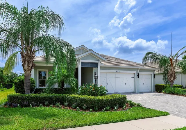 Photo 2 of Single family home for sale at 8282 Grande Shrs Dr, Sarasota, FL 34240 | MLS# A4697772 | Listing updated on 2026-08-01