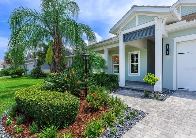 Photo 3 of Single family home for sale at 8282 Grande Shrs Dr, Sarasota, FL 34240 | MLS# A4697772 | Listing updated on 2026-08-01