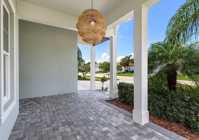 Photo 3 of Single family home for sale at 8282 Grande Shrs Dr, Sarasota, FL 34240 | MLS# A4697772 | Listing updated on 2026-08-01