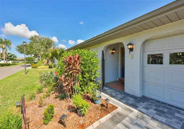4th image of 1403 Langley Dr, Sun City Center, FL 33573 | MLS# TB8521835