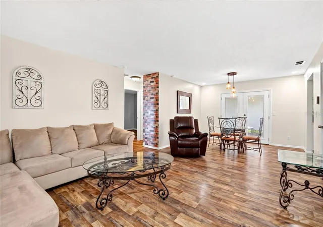 2nd image of 27 Cedar Tr, Ocala, FL 34472 | MLS# OM727155