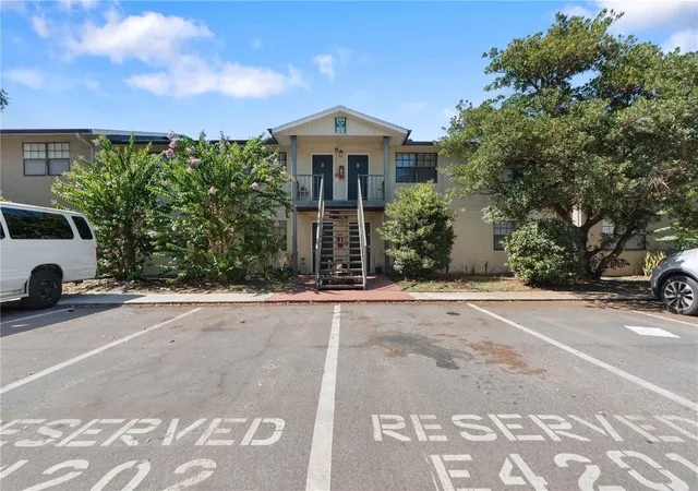 Condo for sale at 204 Pine Tulip Ct #201, TAMPA, FL 33612 | MLS# W7886955