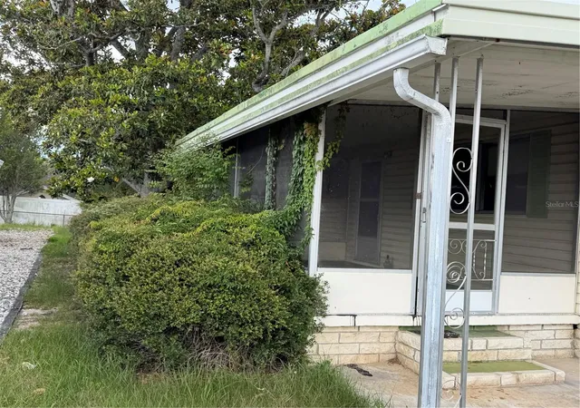 Photo 3 of Sale Pending at 12326 Conde Dr, Brooksville, FL 34613 | MLS# W7886956 | Listing updated on 2026-09-14