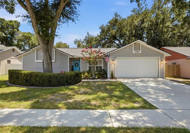 Photo 1 of Single family home for sale at 2409 Arborwood Dr, Valrico, FL 33596 | MLS# TB8521870 | Listing updated on 2026-09-19