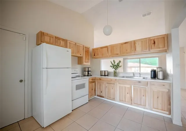 Photo 3 of Single family home for sale at 21 Spring Loop Cir, Ocala, FL 34472 | MLS# OM727160 | Listing updated on 2026-08-25