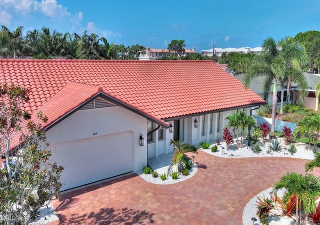 Photo 2 of Single family home for sale at 429 Darling Dr, Venice, FL 34285 | MLS# N6144793 | Listing updated on 2026-10-21