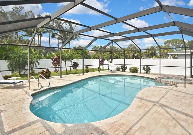 Photo 3 of Single family home for sale at 429 Darling Dr, Venice, FL 34285 | MLS# N6144793 | Listing updated on 2026-10-21