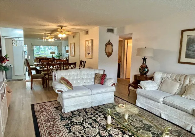 5th image of 2467 Finlandia Ln #27, Clearwater, FL 33763 | MLS# TB8521887