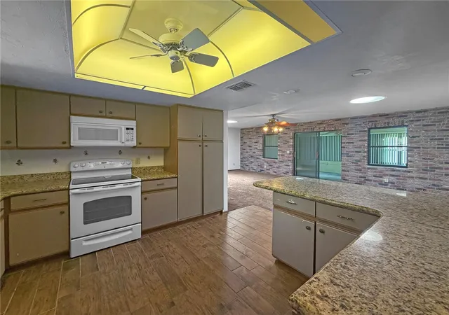 Photo 4 of Single family home for sale at 2417 Travelers Palm Dr, Edgewater, FL 32141 | MLS# O6418971 | Listing updated on 2026-07-30