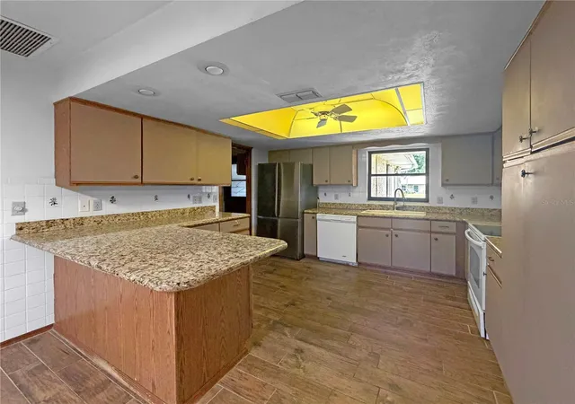 Photo 5 of Single family home for sale at 2417 Travelers Palm Dr, Edgewater, FL 32141 | MLS# O6418971 | Listing updated on 2026-07-30