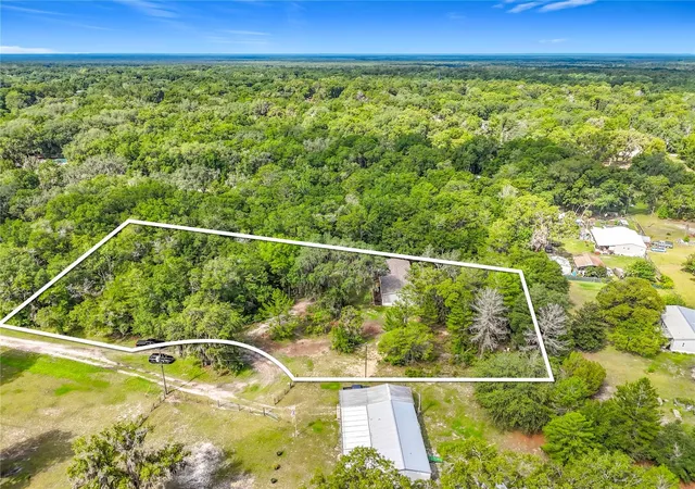 Photo 2 of Manufactured home for sale at 115 Betsy Ross Pl, Satsuma, FL 32189 | MLS# V4949796 | Listing updated on 2026-08-06