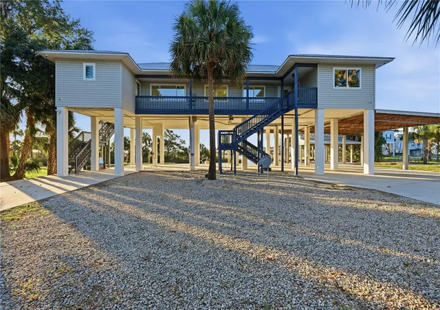 Homes for sale in Suwannee, FL | 38 Se 195Th St, Suwannee, FL 32692 | MLS# GC541382