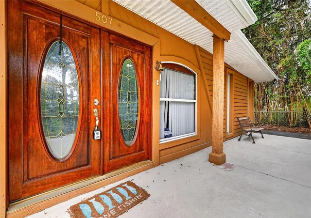 3rd image of 507 Lakeshore Dr, Eustis, FL 32726 | MLS# G5114140