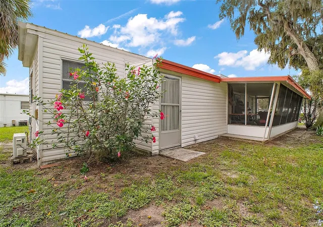 Photo 2 of Manufactured home for sale at 11723 Magnolia Ave, Tavares, FL 32778 | MLS# G5114145 | Listing updated on 2026-07-19