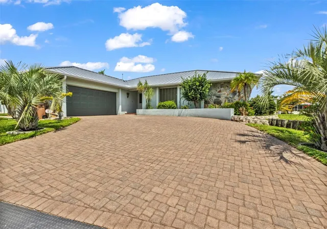 Photo 3 of Single family home for sale at 704 Bimini Ln, Punta Gorda, FL 33950 | MLS# C7527633 | Listing updated on 2026-09-15