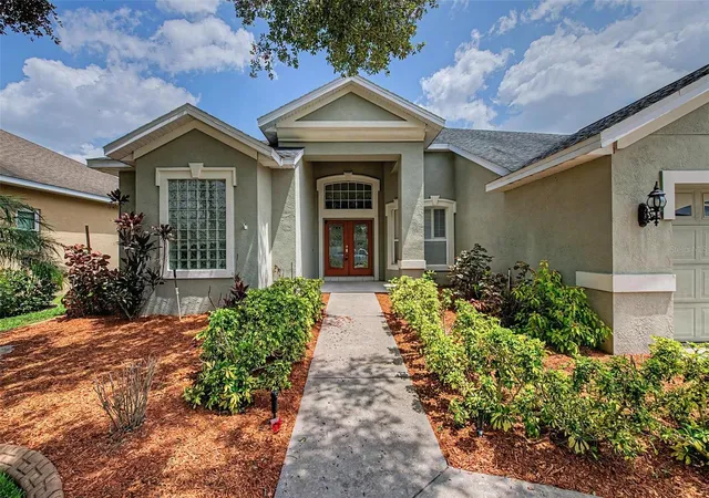 3rd image of 4332 Swift Cir, Valrico, FL 33596 | MLS# TB8521944