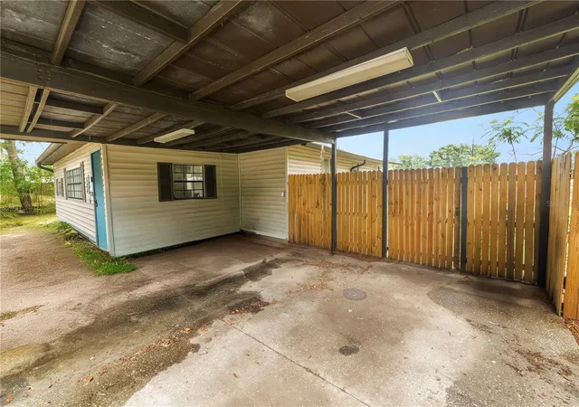 Photo 4 of Single family home for sale at 124 Griffin Ave, Lakeland, FL 33801 | MLS# L4962969 | Listing updated on 2026-09-24