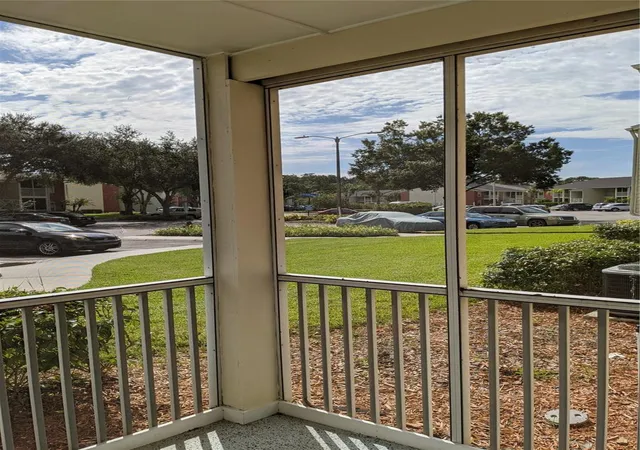 2nd image of 209 Lake Brk Cir, BRANDON, FL 33511