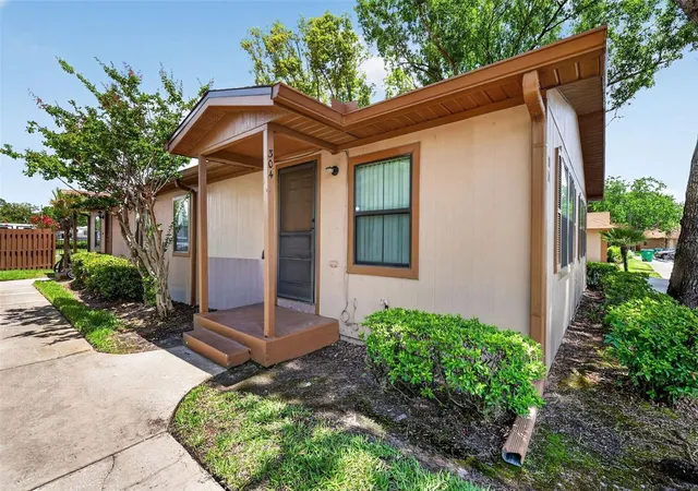 Homes for sale in Winter Garden, FL | 304 Eron Wy #2, Winter Garden, FL 34787 | MLS# O6419000