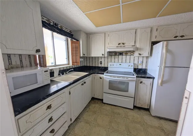 Photo 3 of Condo for sale at 3714 Lake Bayshore Dr #K-418, Bradenton, FL 34205 | MLS# A4697805 | Listing updated on 2026-09-23