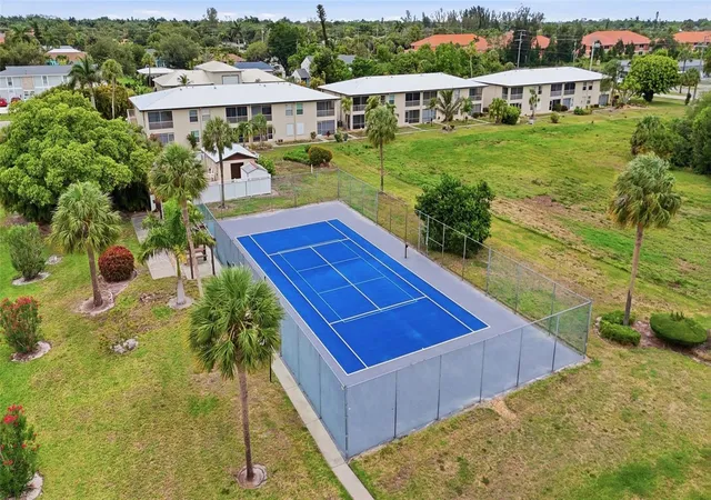 Homes for sale in Fort Myers, FL | 16211 Dublin Circle, Fort Myers, FL 33908 | Houzeo