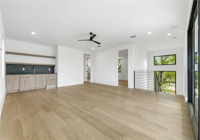 Photo 3 of Single family home for sale at 2517 N Riverside Dr, Tampa, FL 33602 | MLS# TB8521967 | Listing updated on 2026-08-23
