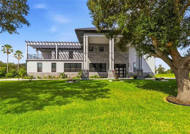 Photo 1 of Single family home for sale at 17025 Royal Palm Dr, Groveland, FL 34736 | MLS# O6419022 | Listing updated on 2026-08-24