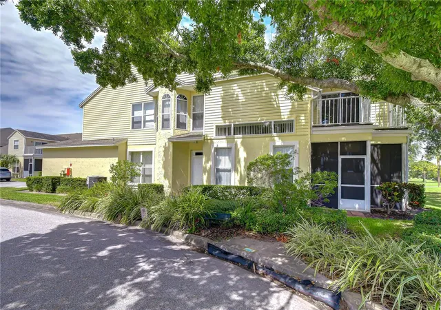 Photo 3 of Townhouse for sale at 1050 Starkey Rd #2105, Largo, FL 33771 | MLS# TB8521991 | Listing updated on 2026-10-01