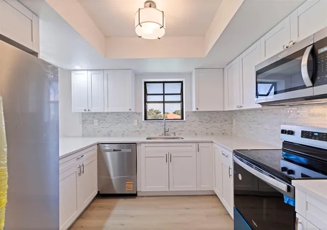 3rd image of 809 Hammock Pine Blvd, Clearwater, FL 33761 | MLS# TB8521998