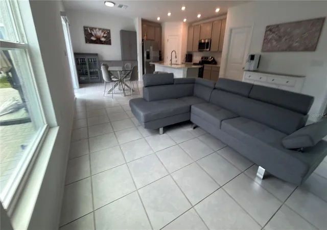 Photo 4 of Single family home for sale at 637 Bell Prairie Cir, Lake Wales, FL 33859 | MLS# O6419040 | Listing updated on 2026-06-23