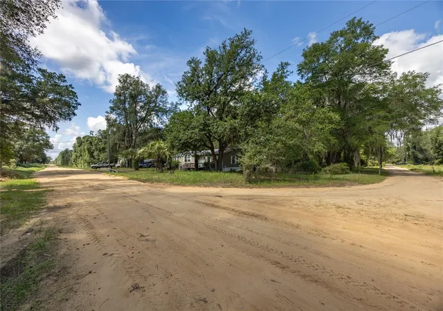 35th image of 819 Lenore Ave, Interlachen, FL 32148 | MLS# O6419041