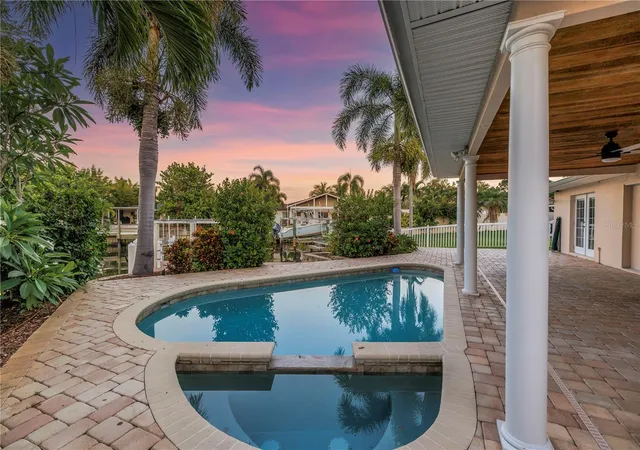 Photo 2 of Single family home for sale at 1820 Tanglewood Dr NE, Saint Petersburg, FL 33702 | MLS# TB8522032 | Listing updated on 2026-09-04