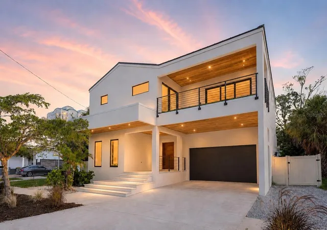 Photo 1 of Single family home for sale at 1681 Oak St, Sarasota, FL 34236 | MLS# A4697829 | Listing updated on 2026-10-08