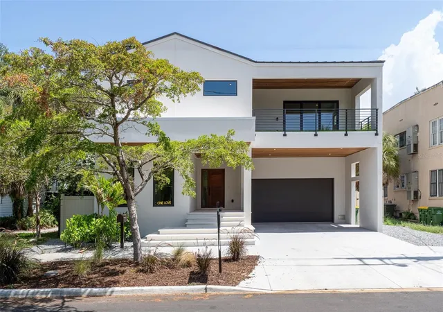 Photo 3 of Single family home for sale at 1681 Oak St, Sarasota, FL 34236 | MLS# A4697829 | Listing updated on 2026-10-08