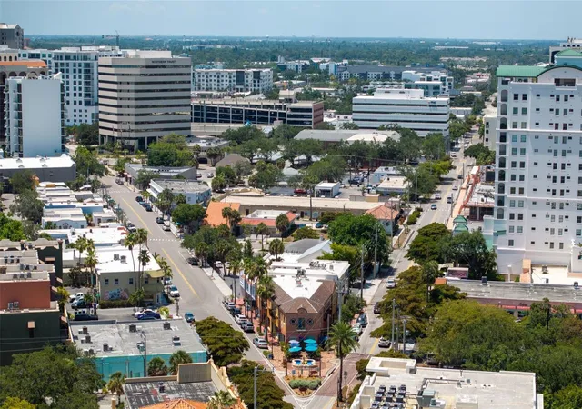 Photo 89 of Single family home for sale at 1681 Oak St, SARASOTA, FL 34236 | MLS# A4697829 | Listing updated on 2026-10-08