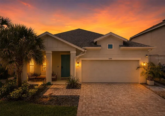 Photo 1 of Single family home for sale at 5285 Twinflower Ln, Sarasota, FL 34233 | MLS# A4697830 | Listing updated on 2026-06-23