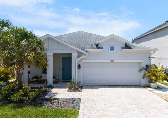 Photo 2 of Single family home for sale at 5285 Twinflower Ln, Sarasota, FL 34233 | MLS# A4697830 | Listing updated on 2026-06-23