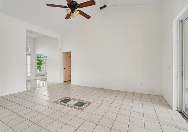 Photo 3 of Single family home for sale at 4716 Spaniel St, Orlando, FL 32818 | MLS# TB8522037 | Listing updated on 2026-09-22