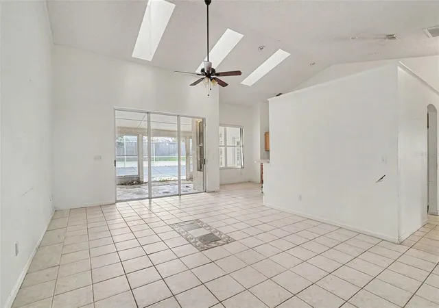Photo 4 of Single family home for sale at 4716 Spaniel St, Orlando, FL 32818 | MLS# TB8522037 | Listing updated on 2026-09-22