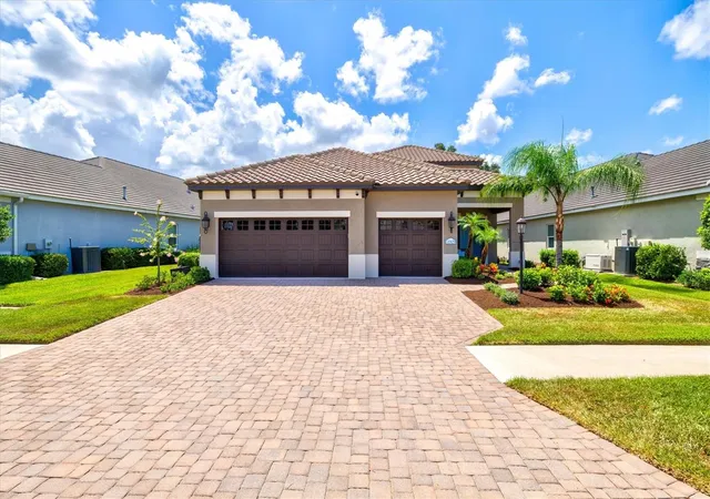 Photo 3 of Single family home for sale at 11909 Hunters Crk Rd, Venice, FL 34293 | MLS# N6144797 | Listing updated on 2026-10-01